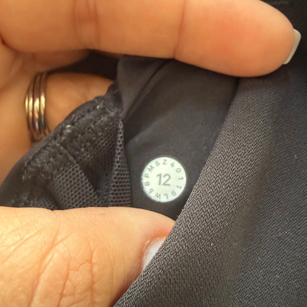 Lululemon On the Fly 7/8 Pant Black Luxtreme Jogger Women Size 12 LW5BPMS - Picture 7 of 7